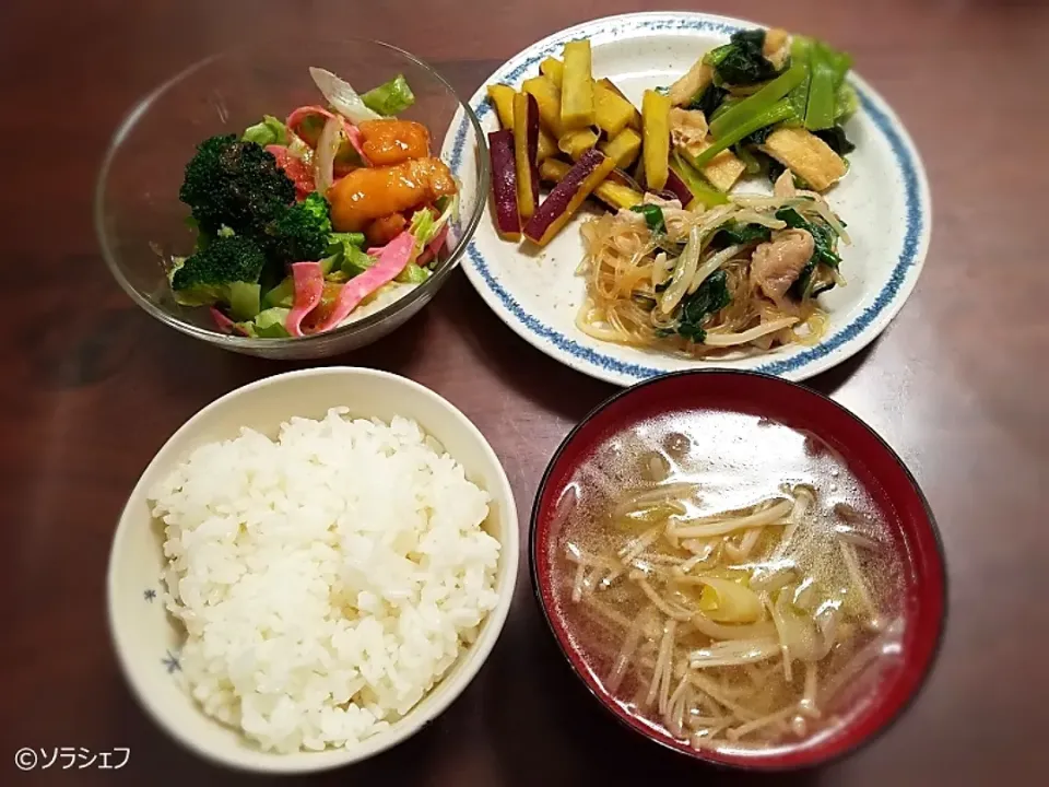 3月3日の晩ご飯だよ(*^^*) 
★プルコギ春雨 
★さつまいものコンソメ塩バター 
★小松菜と油揚げの煮びたし 
★レタスとハムのサラダ 
★長ネギの中華スープ|ソラシェフさん