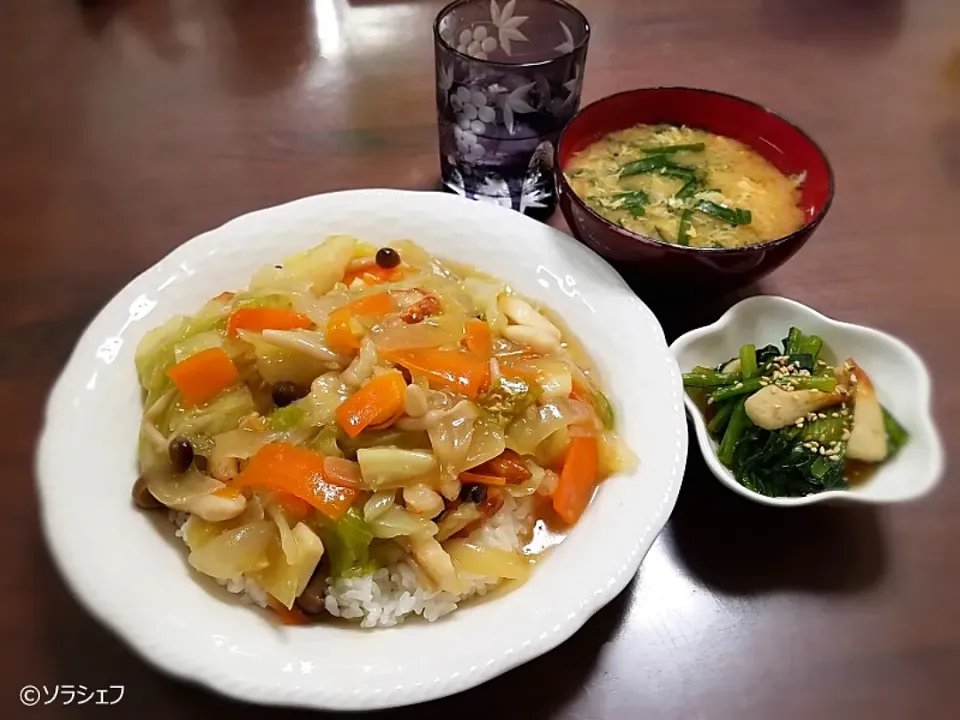 Snapdishの料理写真:3月9日の晩ご飯だよ(*^^*) 
★中華丼 
★小松菜とちくわの煮物 
★ニラ入りかき玉の味噌汁|ソラシェフさん