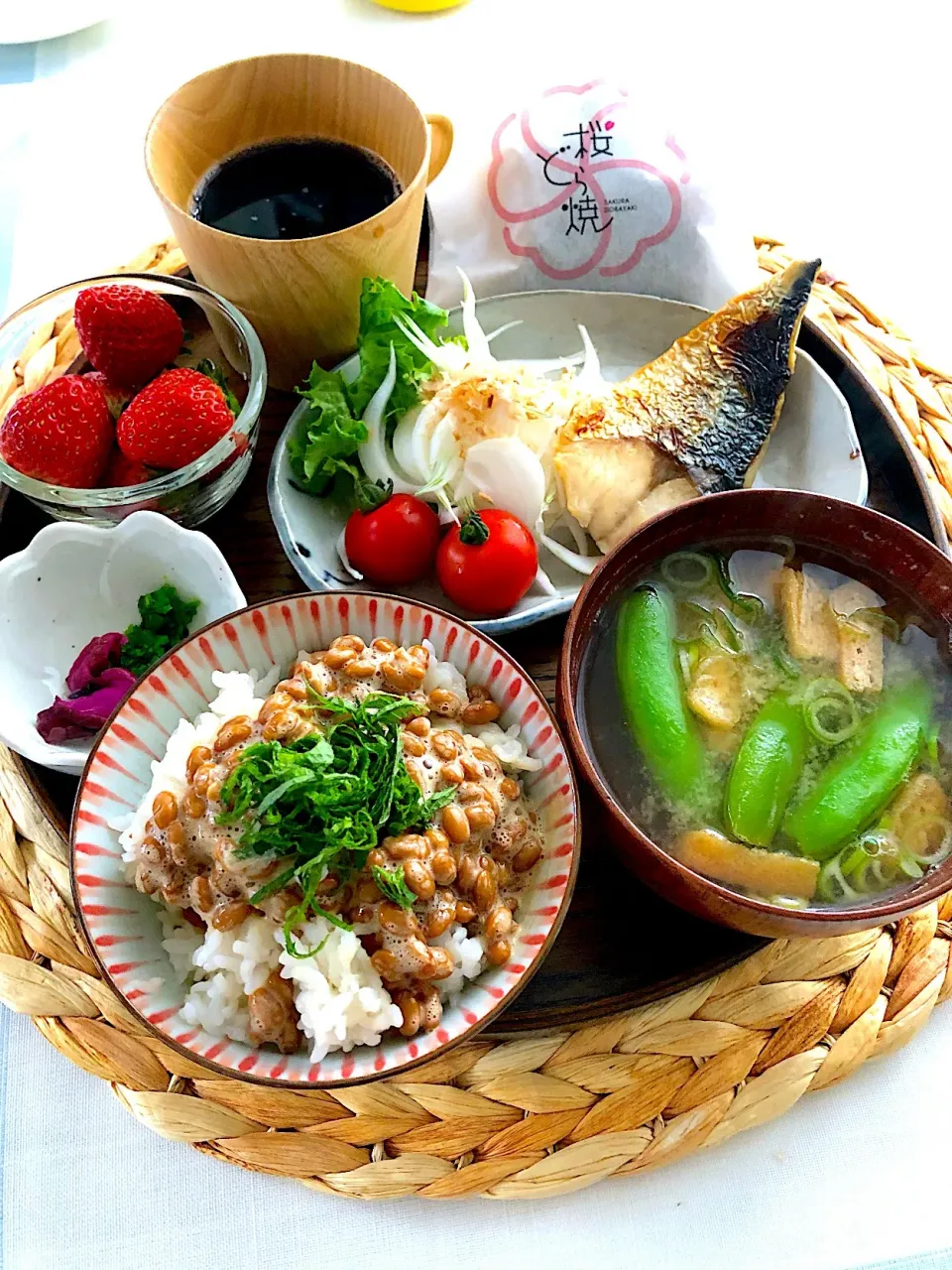 朝ごはんを食べよう🙌鯖の塩焼きで朝ごはん🐟🐈|あしゃぱんさん