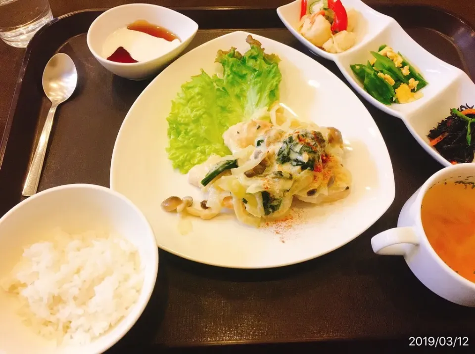 キッチンさんらいず
日替りランチ

チキンのクリーム煮|コージ💫さん