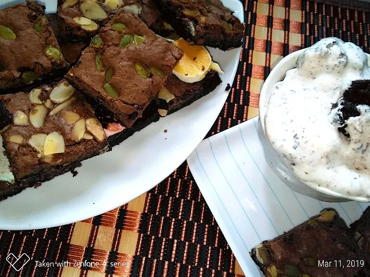 chocolate brownies with my homemade ice cream|Roxieさん