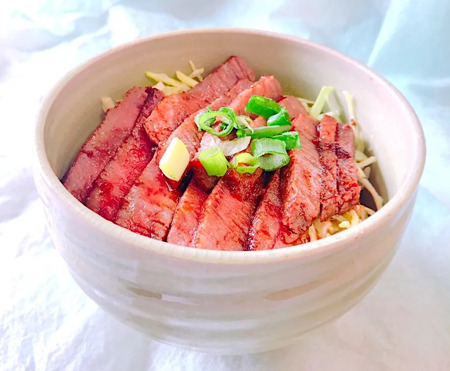 柔らか〜ステーキ丼|かっちゃん杉さん