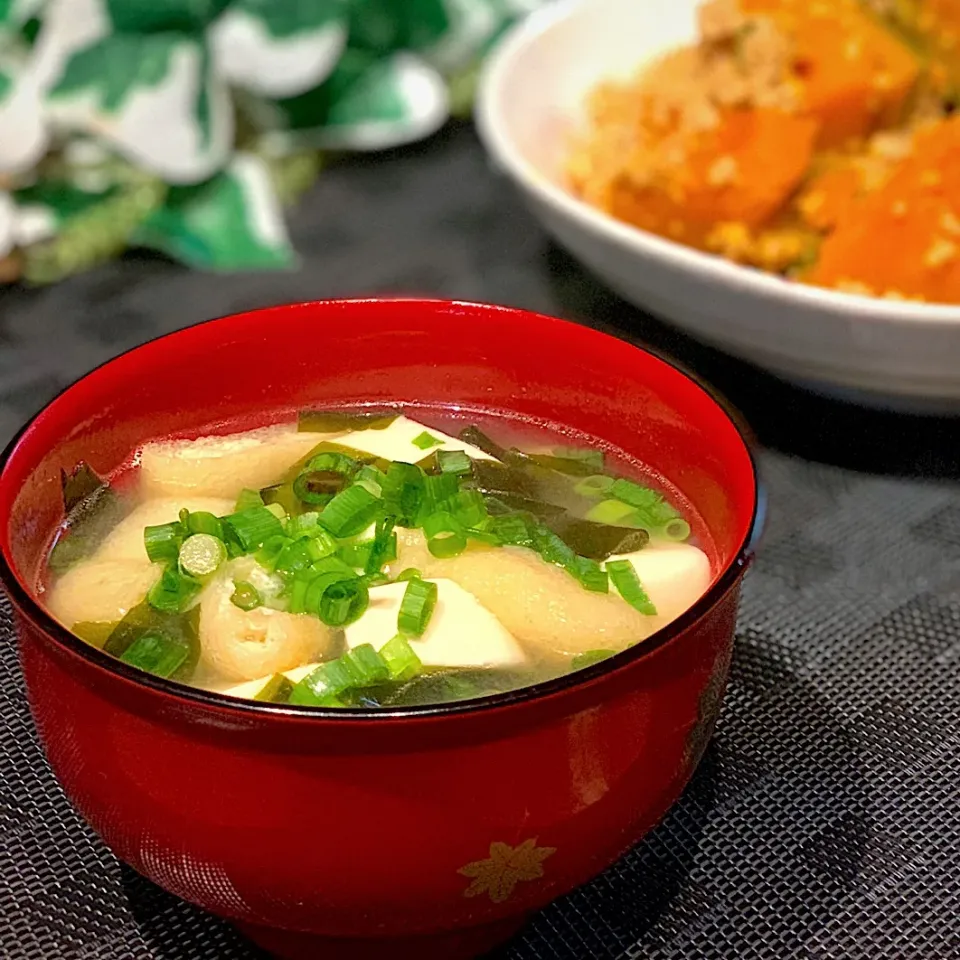 お豆腐とワカメと油揚げのお味噌汁♡|あゆさん