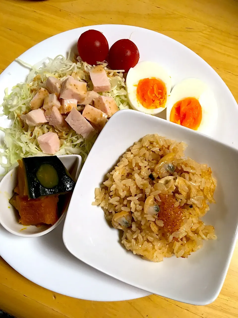 Snapdishの料理写真:#あさりごはん  #チキンサラダ  #かぼちゃの煮物|R-Kさん