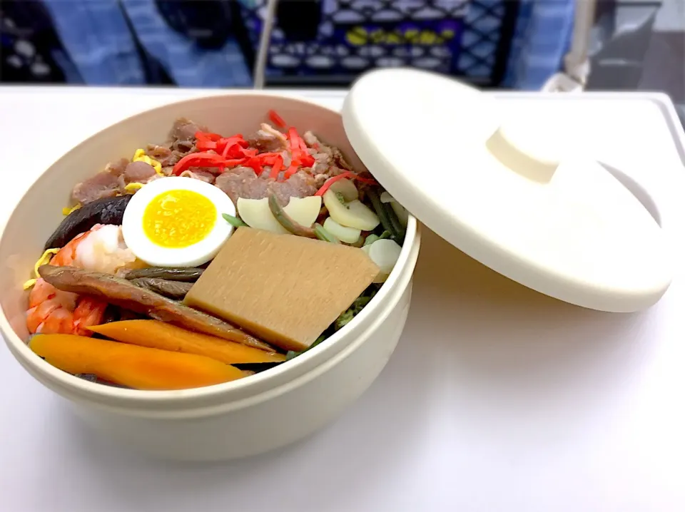 Snapdishの料理写真:スーパーあずさで 駅弁
月見五味めし|Emiさん