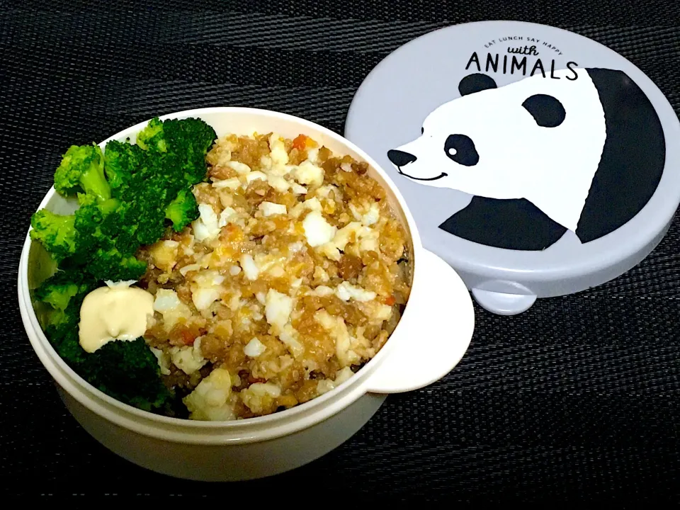 ・ひじきご飯
・鶏と茹で卵のそぼろ
・ブロッコリー|あい(´･ω･`)はらさん