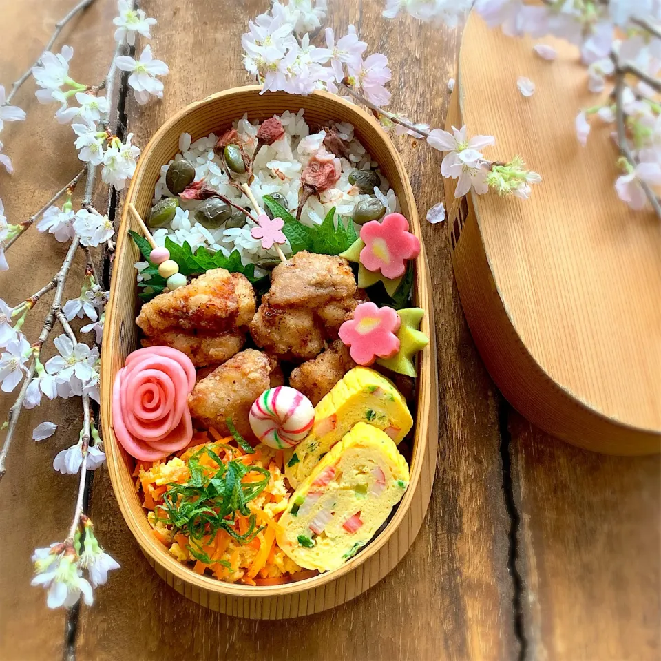 桜と茶豆の炊き込みごはんのお弁当🌸|呑兵衛料理家 おねこさん