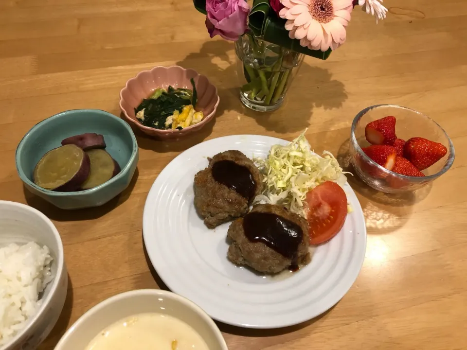 Snapdishの料理写真:ハンバーグ★|Natsuki Ishikawaさん