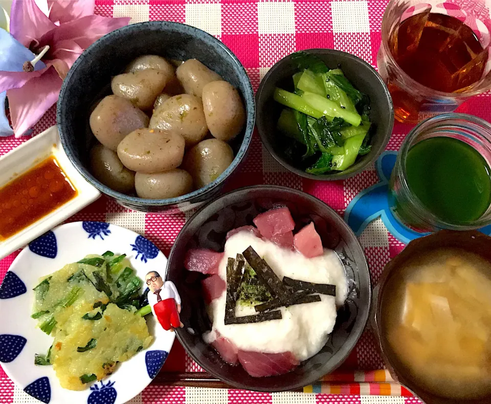 今日のおすすめはジャガイモニラチヂミ餅と胡麻油マグロとろろ晩御飯😍おいひ〰|noeさん