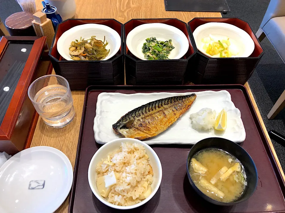 汐さばの炙り焼き定食|しのぶさん