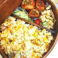 Snapdishの料理写真:パパ弁 沖縄やんばる豚とインゲン豆のロールケチャップ味 チャーハン オーガニックマカロニサラダ|さやまさん