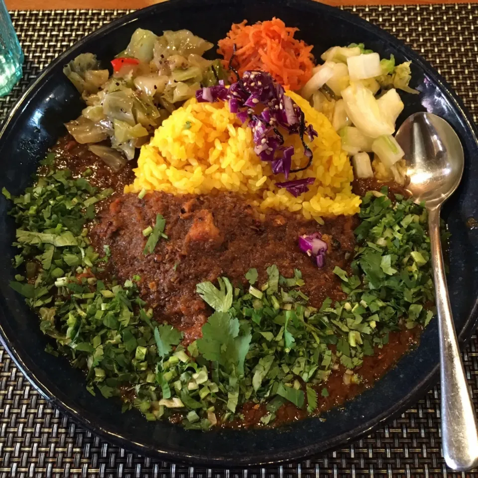 スパイシーチキンカレー定食🥄パク増し🌿#スパイスの奥深き世界|七海さん