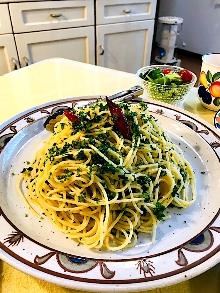 Snapdishの料理写真:Imanaka Yukikoさんの料理 パセリが主役のパスタ🌿|静香さん