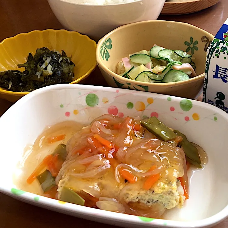 アル中病棟の昼ごはん☀️☀️🔆
ごはん🍚  えび玉野菜あん🦐🥚  キャベツのサラダ🥗  菜花のじゃこ煮  牛乳🥛|ぽんたさん