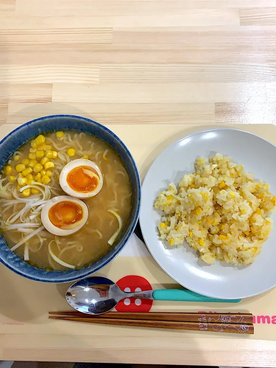 Snapdishの料理写真:・味噌ラーメン
・卵チャーハン|ぺろたんさん