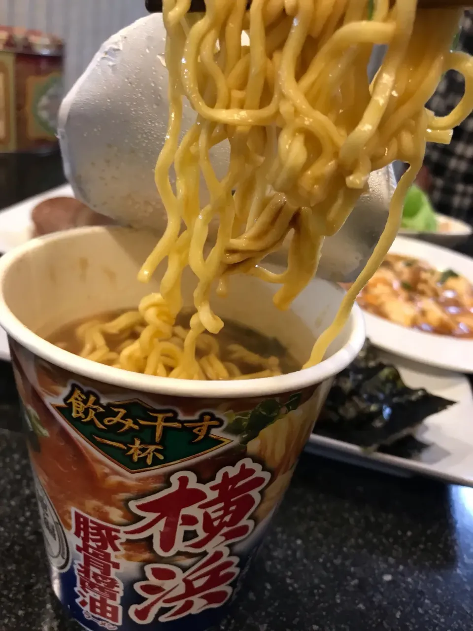 エースコックのカップ麺 横浜 豚骨醤油|シュトママさん