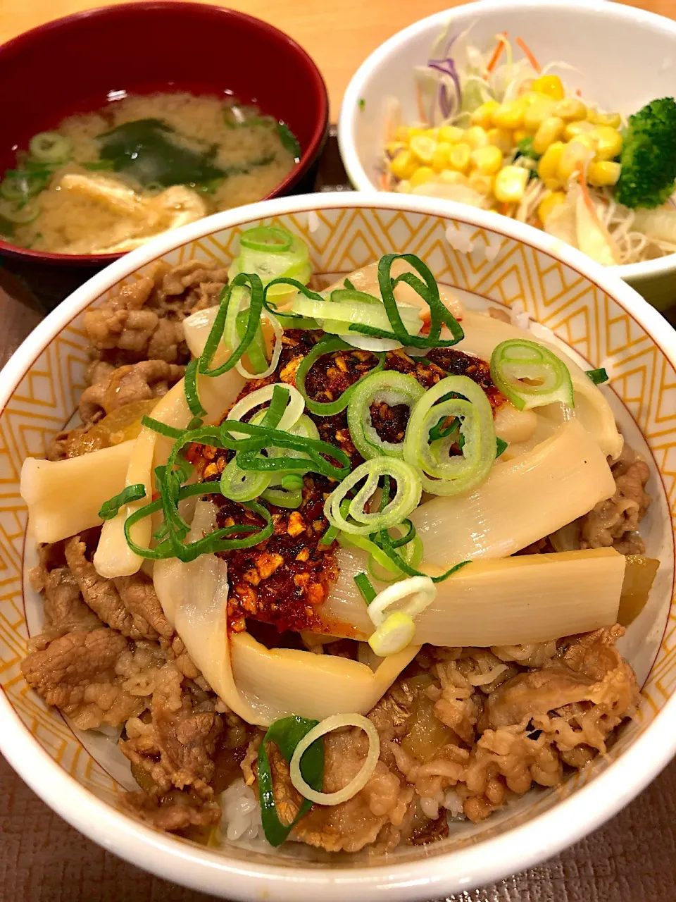 食べラー・メンマ牛丼 サラダセット|T. Wonderさん