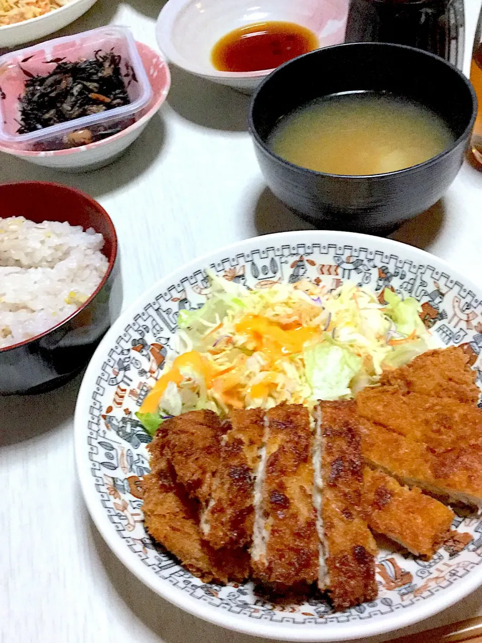 特盛りとんかつ、お味噌汁、ひじきの煮物、雑穀ご飯|Ayaさん