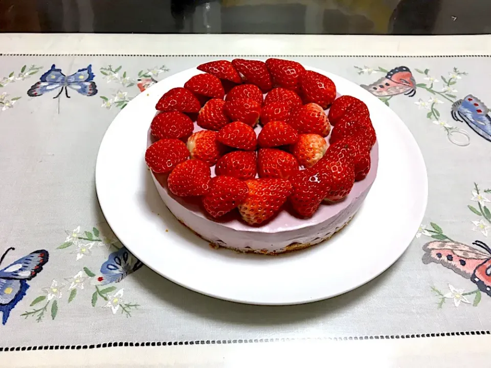 Snapdishの料理写真:ヨーグルト入り♡さっぱりブルーベリーレアチーズケーキ|みよさん