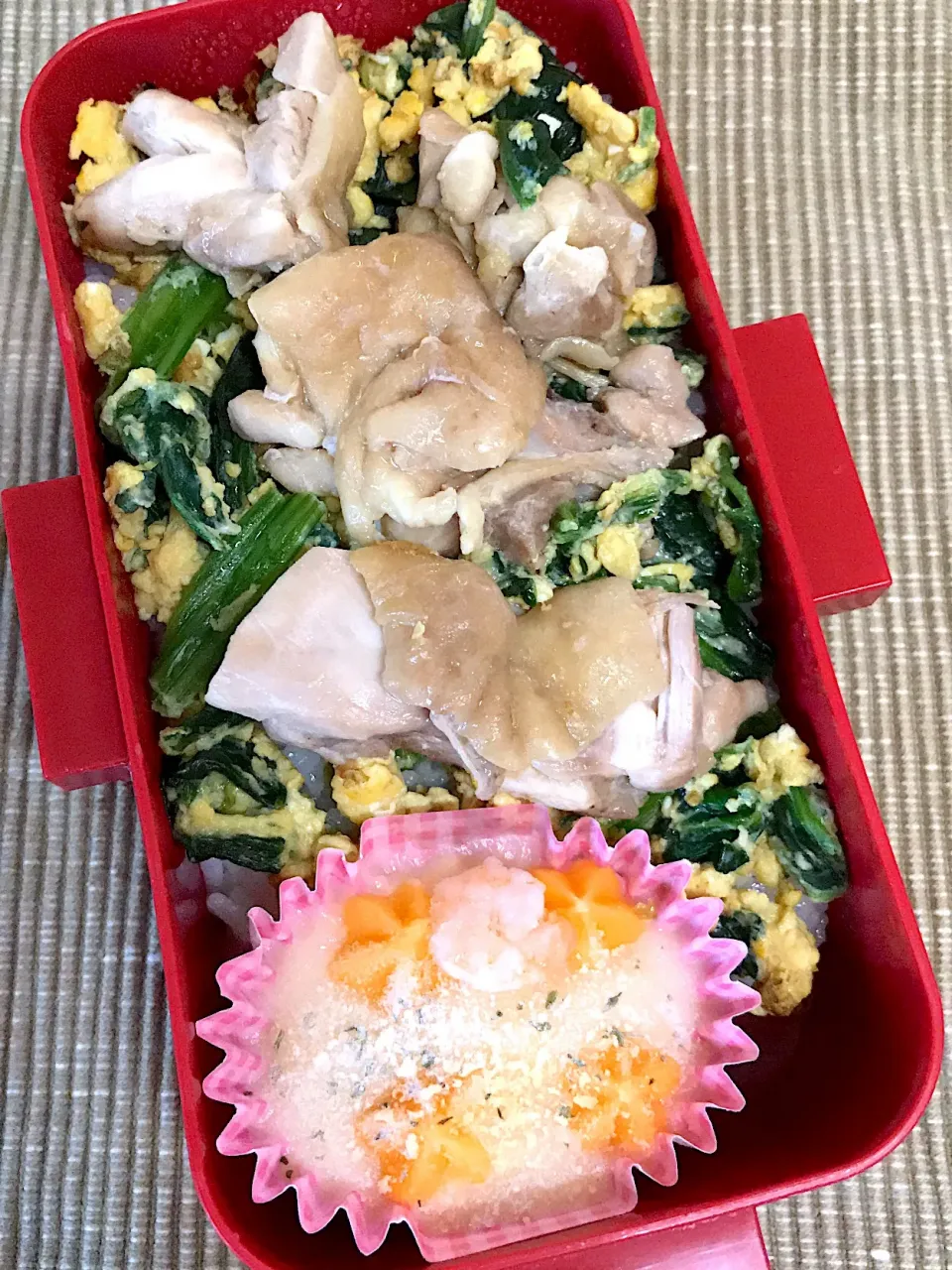 Snapdishの料理写真:3/14 #親子丼弁当 #卵とほうれん草|みぽりんさん