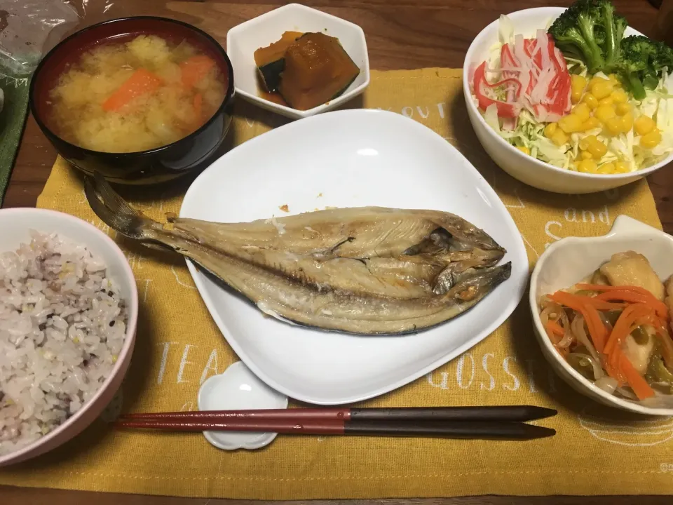 Snapdishの料理写真:＊ほっけの塩焼き
＊鶏の南蛮漬け
＊かぼちゃの煮物
＊春キャベツのみそ汁
＊サラダ|みきゃこさん