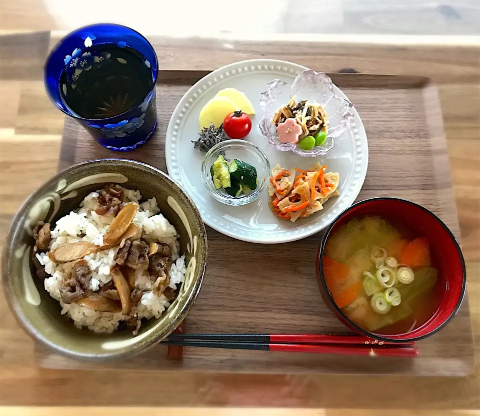 牛めしで朝ごはん🍚🥢|ちぃさん