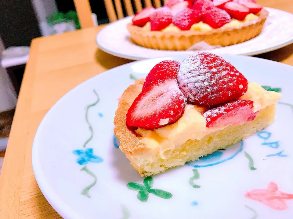 苺のタルト🍓🥧カットバージョン|えいぽんさん