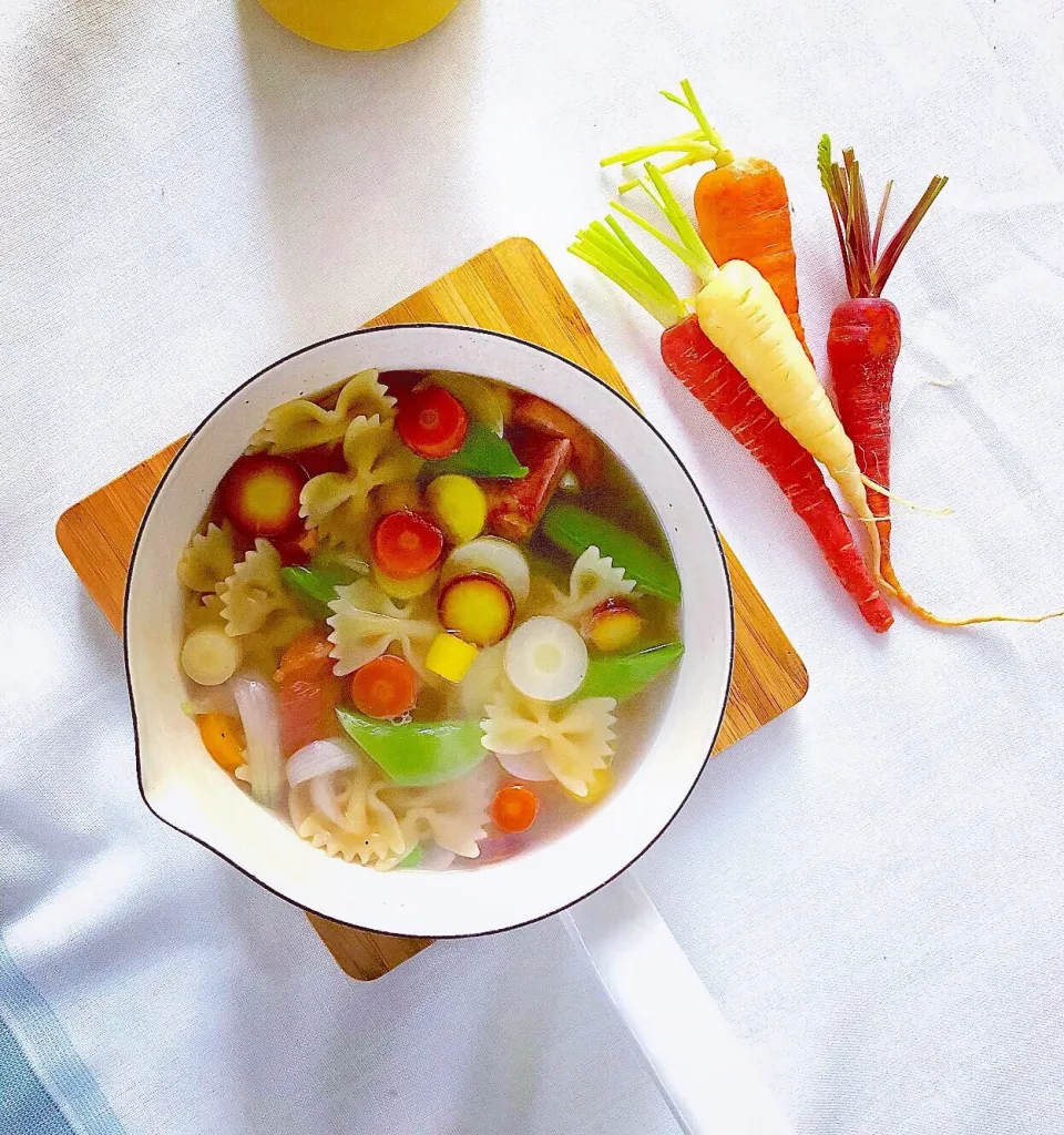 朝ごはんを食べよう🥕カラフルにんじんと新玉ねぎのスープで朝ごはん🥕🐰|あしゃぱんさん