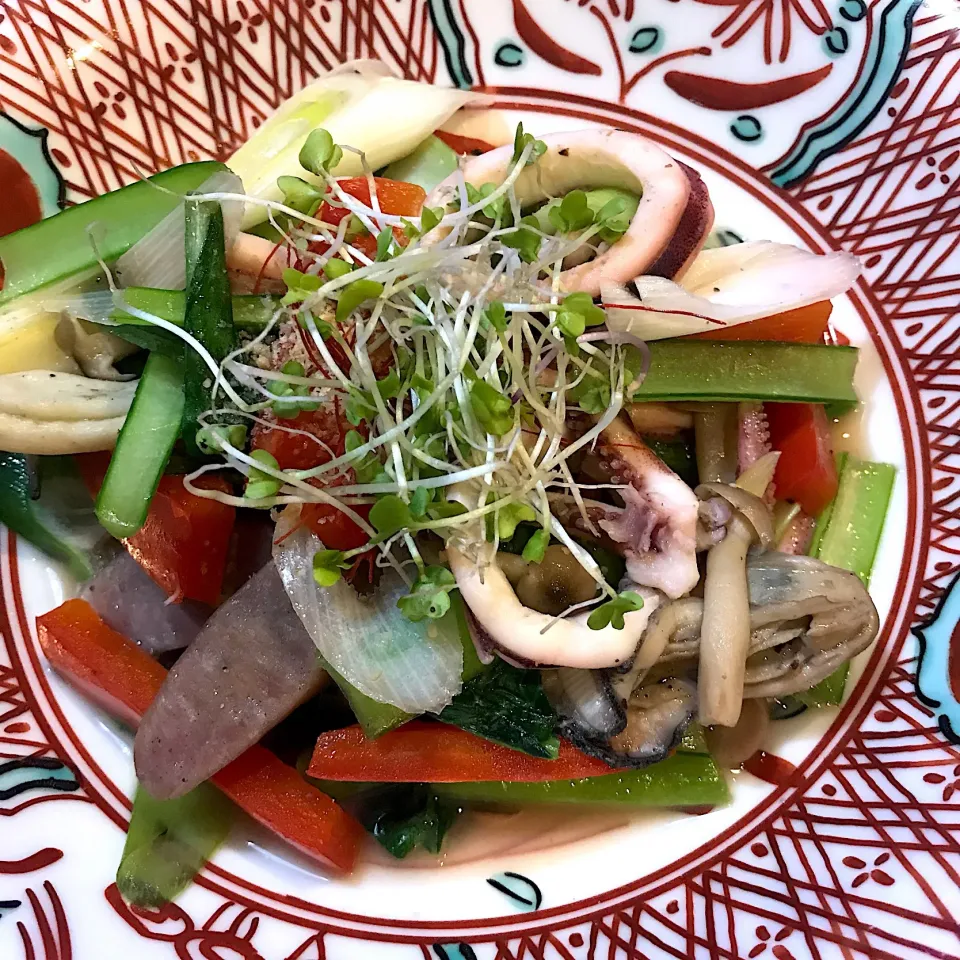 イカ、牡蠣の海鮮炒め〜✩°｡⋆⸜(* ॑꒳ ॑* )⸝|てるみさん