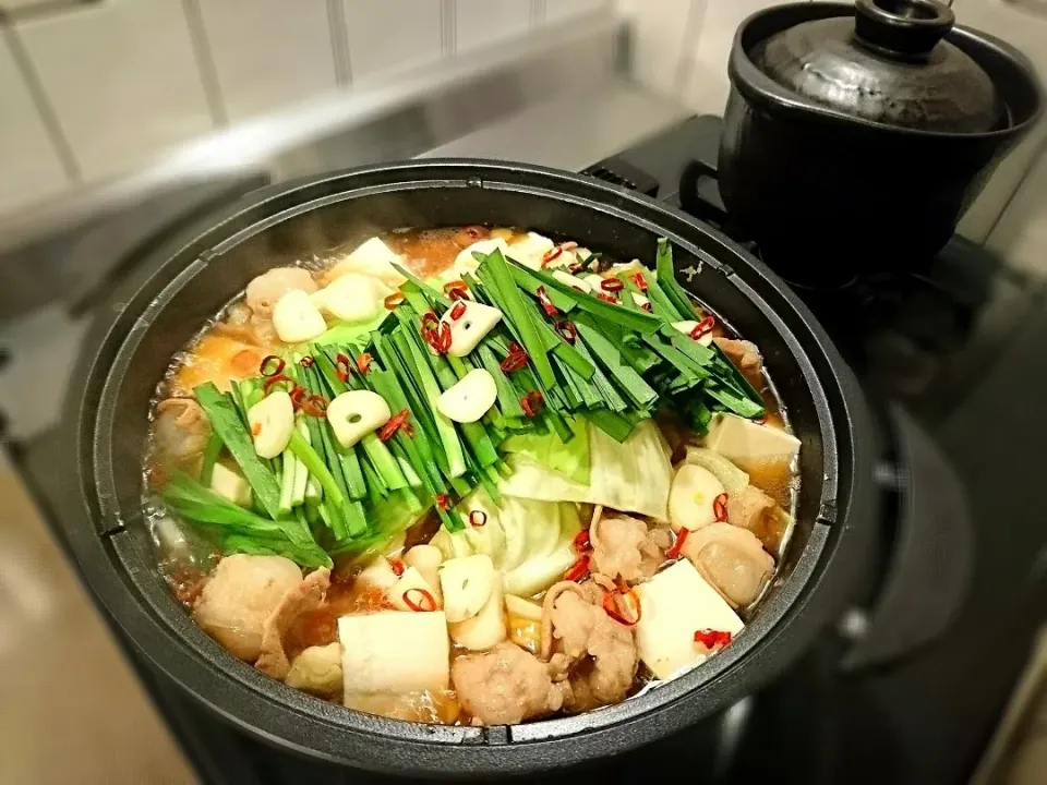 土鍋炊きたてご飯と、もつ鍋🍲✨|yokoさん