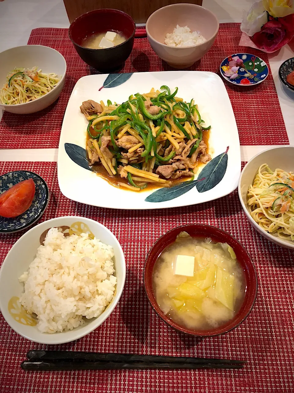 青椒肉絲  サラスパ  トマト  きゃべつの味噌汁|キヨさん