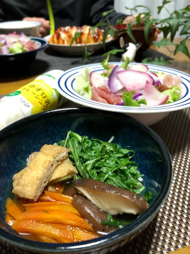 Snapdishの料理写真:水菜、人参、油揚げの煮浸し
大根と生ハムのサラダ🥗|くっきいママさん