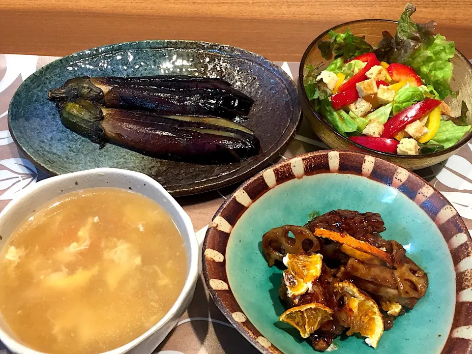 晩御飯
鶏肉とレンコンとごぼうのオレンジ甘辛煮、茄子の生姜醤油焼き、サラダ、玉ねぎと人参の卵スープ|かよちゃんさん