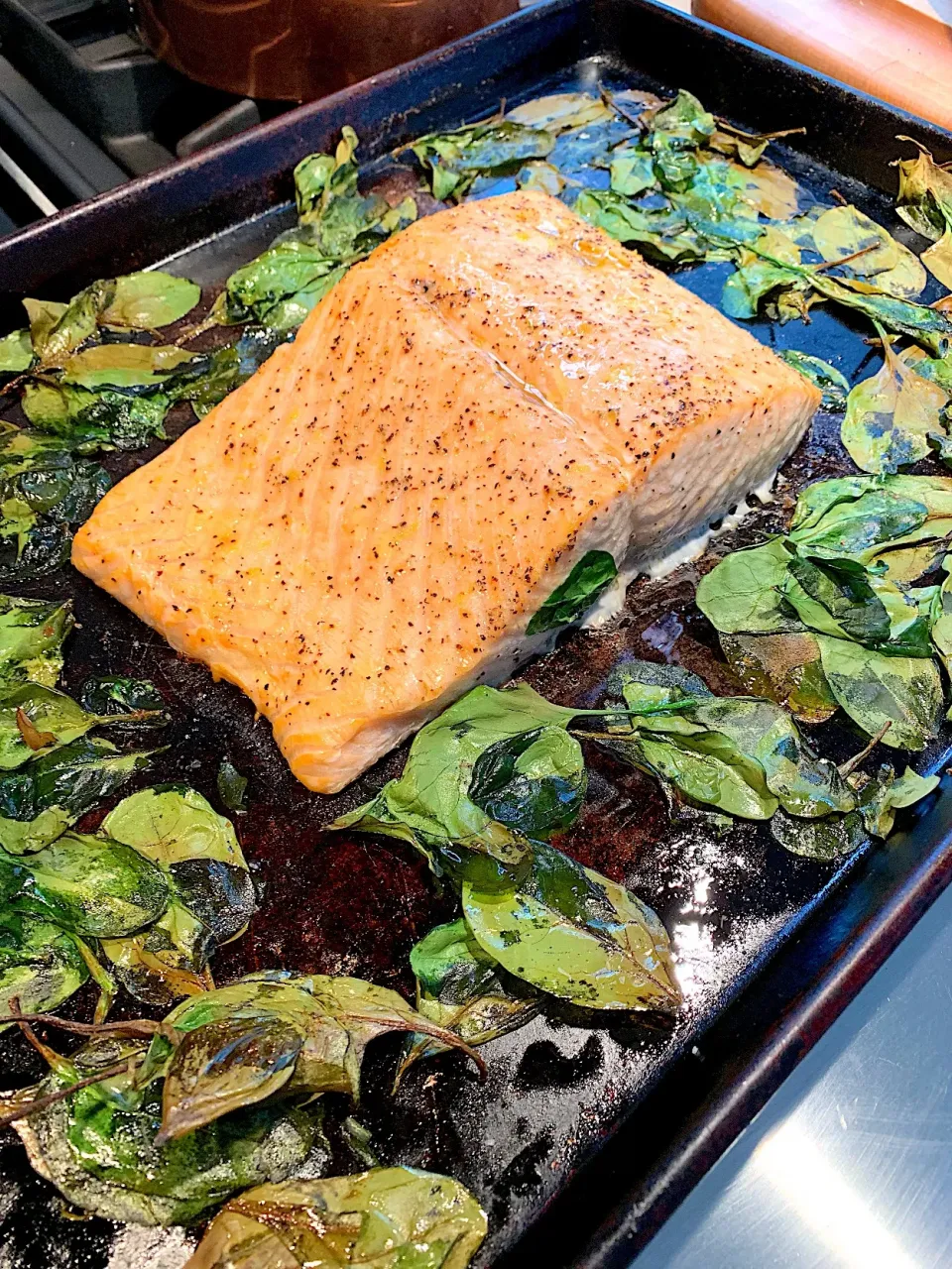 Baked Salmon with crispy baked spinach #bakedsalmon #crispybakedspinach|🌺IAnneさん