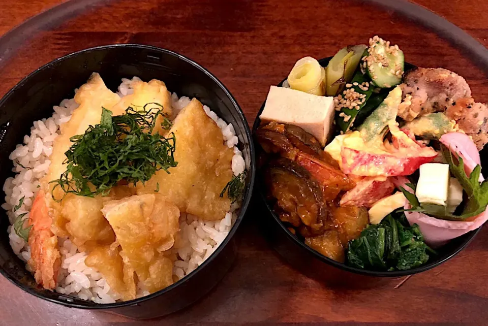 3月15日本日も息子弁当🍱天丼🍜チキンハーブ🌿焼き🌿高野豆腐の煮物🥘茄子とベーコンのミートソース🍆アスパラ卵トマトサラダ🥗きゅうりナムル🥒チーズハム大葉まきまき🧀🥓 #息子弁当  #サーモスランチジャー  #天丼弁当  #チキンハーブソテー  #高野豆腐の煮物  #茄子とベーコン #アスパラ  #トマト  #玉子  #|Yukie  Toriseさん