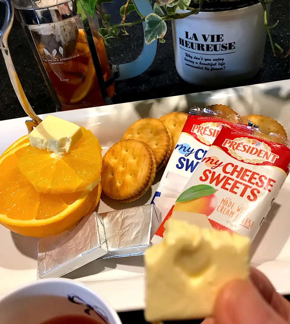 デザートチーズマンゴー🥭
レモン🍋サンドRITZ
オレンジ🍊 フルーティーなティーモーニング🥭🍋🍊🧡|シュトママさん