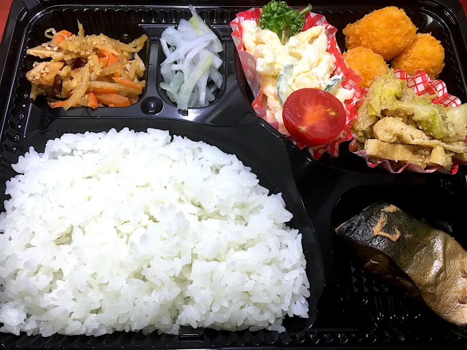 ブリの照り煮 日替わり弁当 豊川市配達|Naokazu Kuritaさん