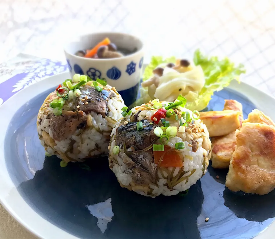 朝ごはん るん♪さんのさんま缶で切り干し大根煮♪の無骨おにぎり|砂雪さん