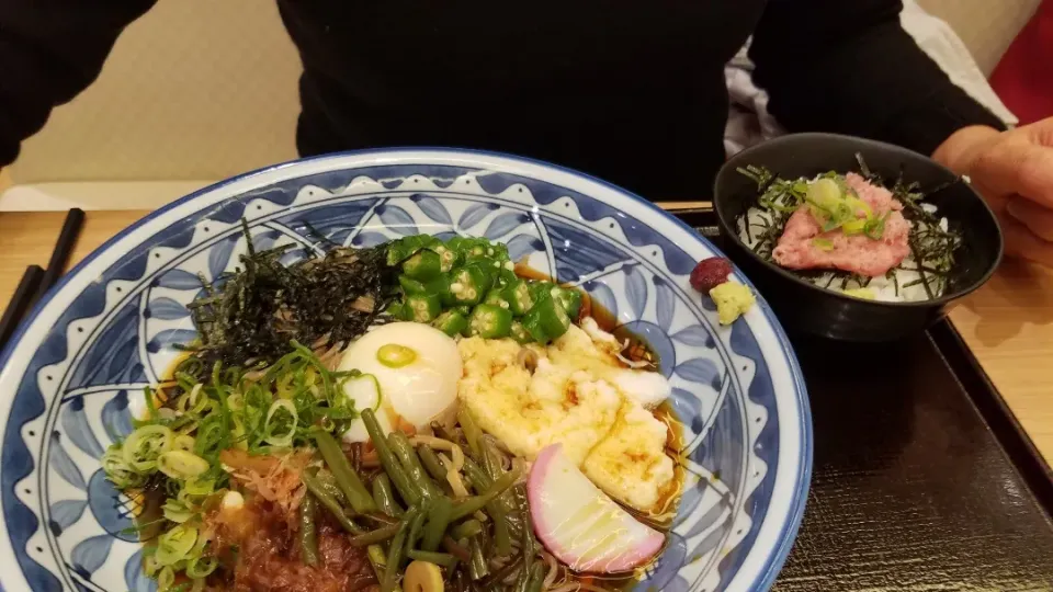 四六時中のねばとろ蕎麦とまぐろたたき丼(小)|Morito Kamiyaさん