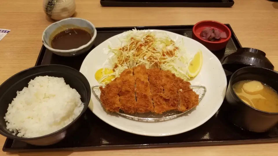 Snapdishの料理写真:四六時中のロースかつ定食|Morito Kamiyaさん