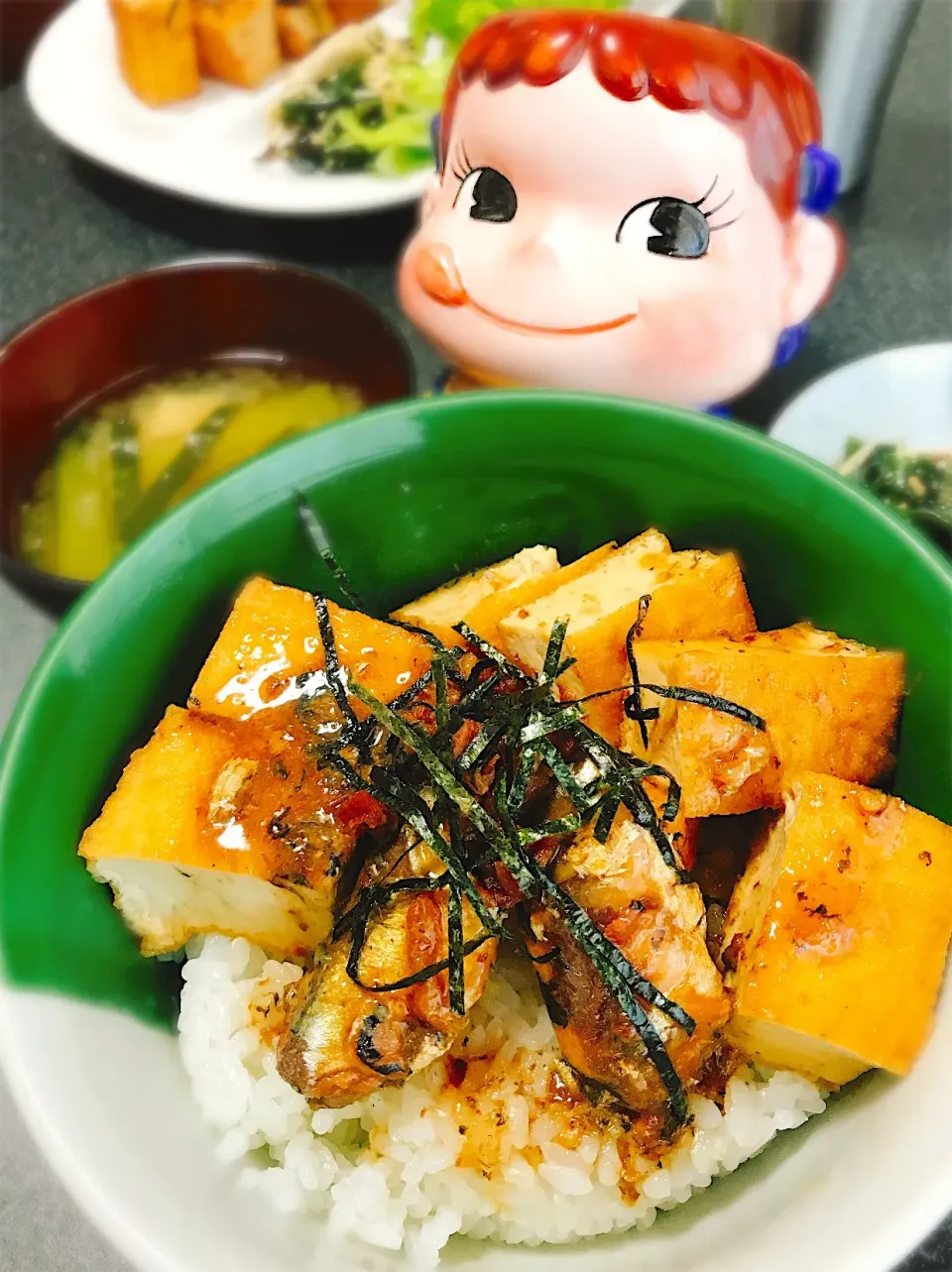 臭みゼロで食べやすい♡イワシ缶と厚揚げの醤油煮丼。|ぽき。さん