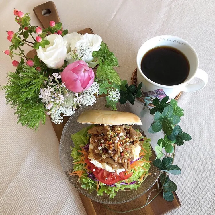 Snapdishの料理写真:3/15❤︎豚ロース焼肉&クリームチーズ乗せベーグルサンド❤︎
お弁当の残り物サンド…
#お昼ごはん #ランチ #おうちごはん #おうちカフェ #豚ロース焼肉 #クリームチーズ #ベーグル #ベーグル #ベーグルサンド #自家製サンド|Makinsさん