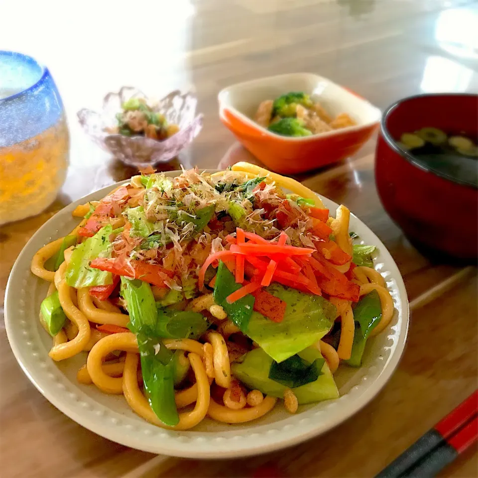 焼うどんでお昼ごはん🥢|ちぃさん