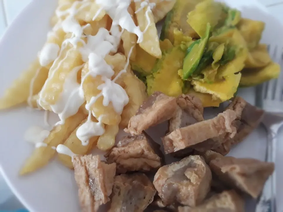 Snapdishの料理写真:french fries, avocado and tofu
#homemade #western|silvella christaさん