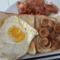 egg sandwich with sausage and kimchi
#homemade #breakfast #western #asia|silvella christaさん