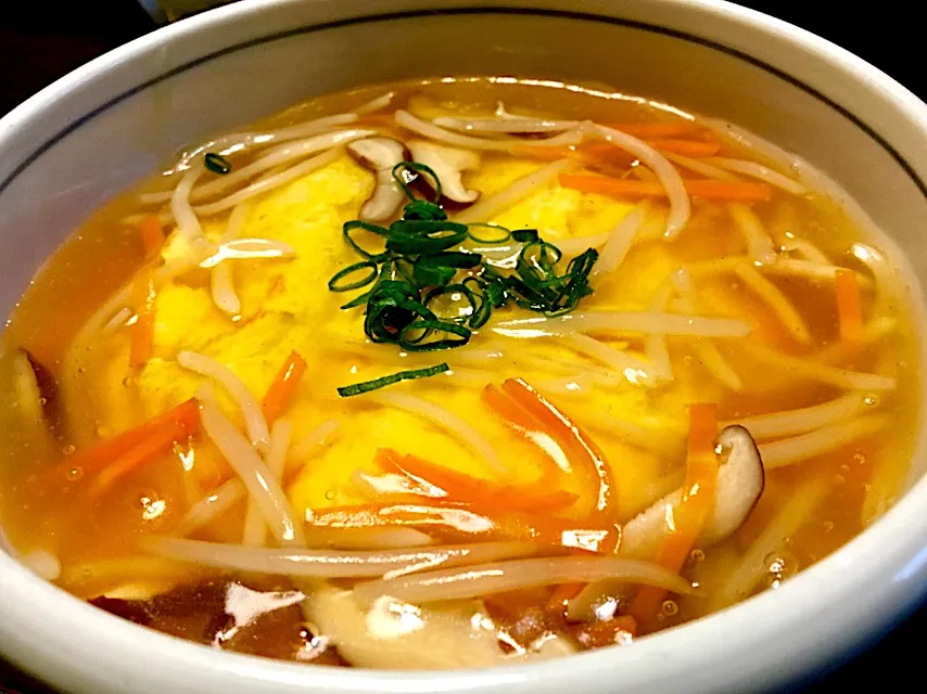 Snapdishの料理写真:あんかけカニカマ玉子丼|mottomoさん