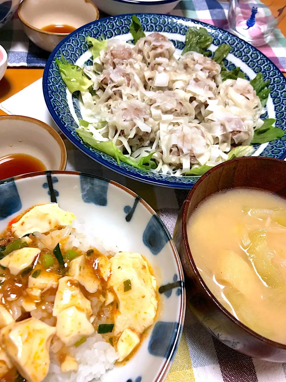 花シュウマイ・麻婆豆腐丼・お味噌（那須・揚げ油・タマネギ）|ピヨまるさん