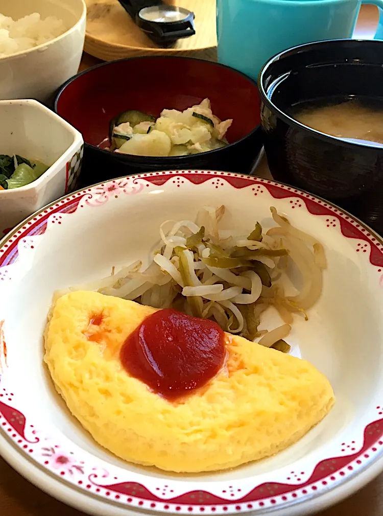 アル中病棟の朝ごはん☀️☀️🔆58日目
ごはん🍚  みそ汁（白菜）  チーズオムレツ🧀
チキンサラダ🐔🥗  じやこ和え|ぽんたさん