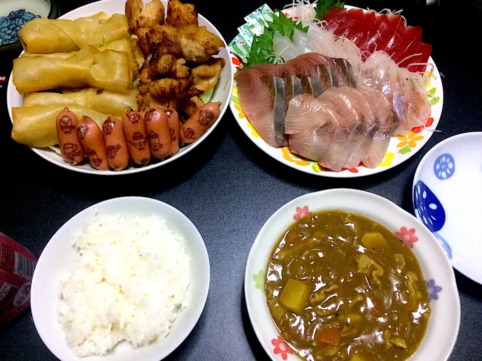 唐揚げ
春巻き(チルド)
ミニオンウインナー
カレー
刺身(ハマチ、ソイ、マグロ)|Shintarou  Nishimuraさん