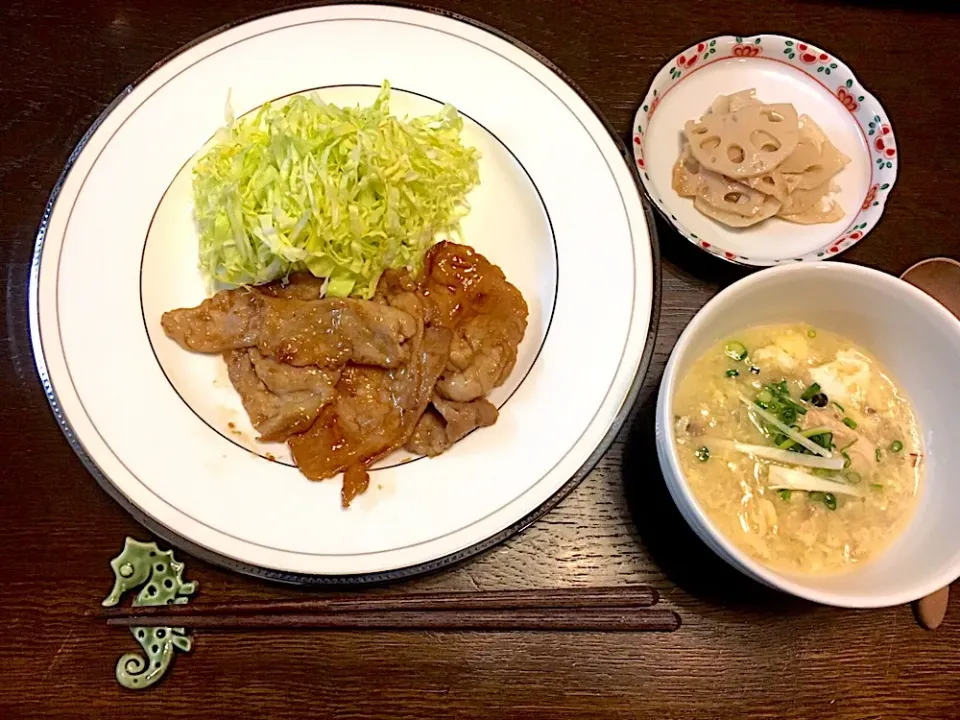 Snapdishの料理写真:豚肉の生姜焼き
蓮根のきんぴら
中華風鶏スープ|カドラさん